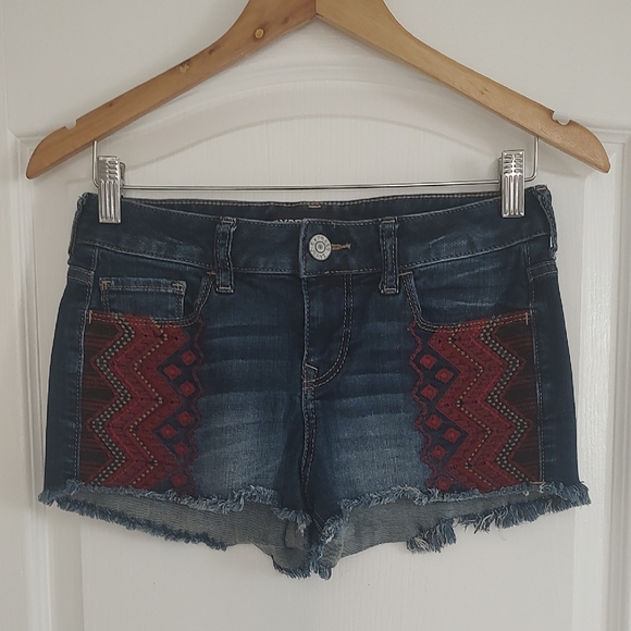 Express Dark Wash Blue Jean Shorts with Rust Red Embroidered Boho Pattern 0 - Picture 1 of 6